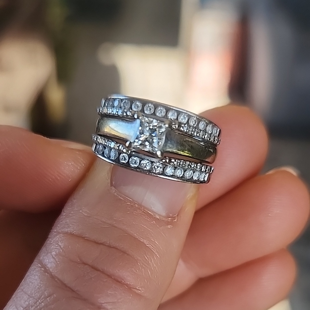 Natural diamond! Princess cut engagement ring and band